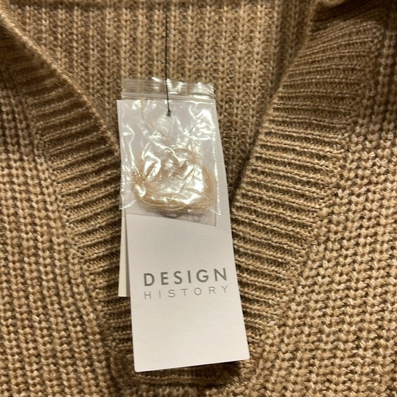 Design History Sweater Large - Picture 5 of 5